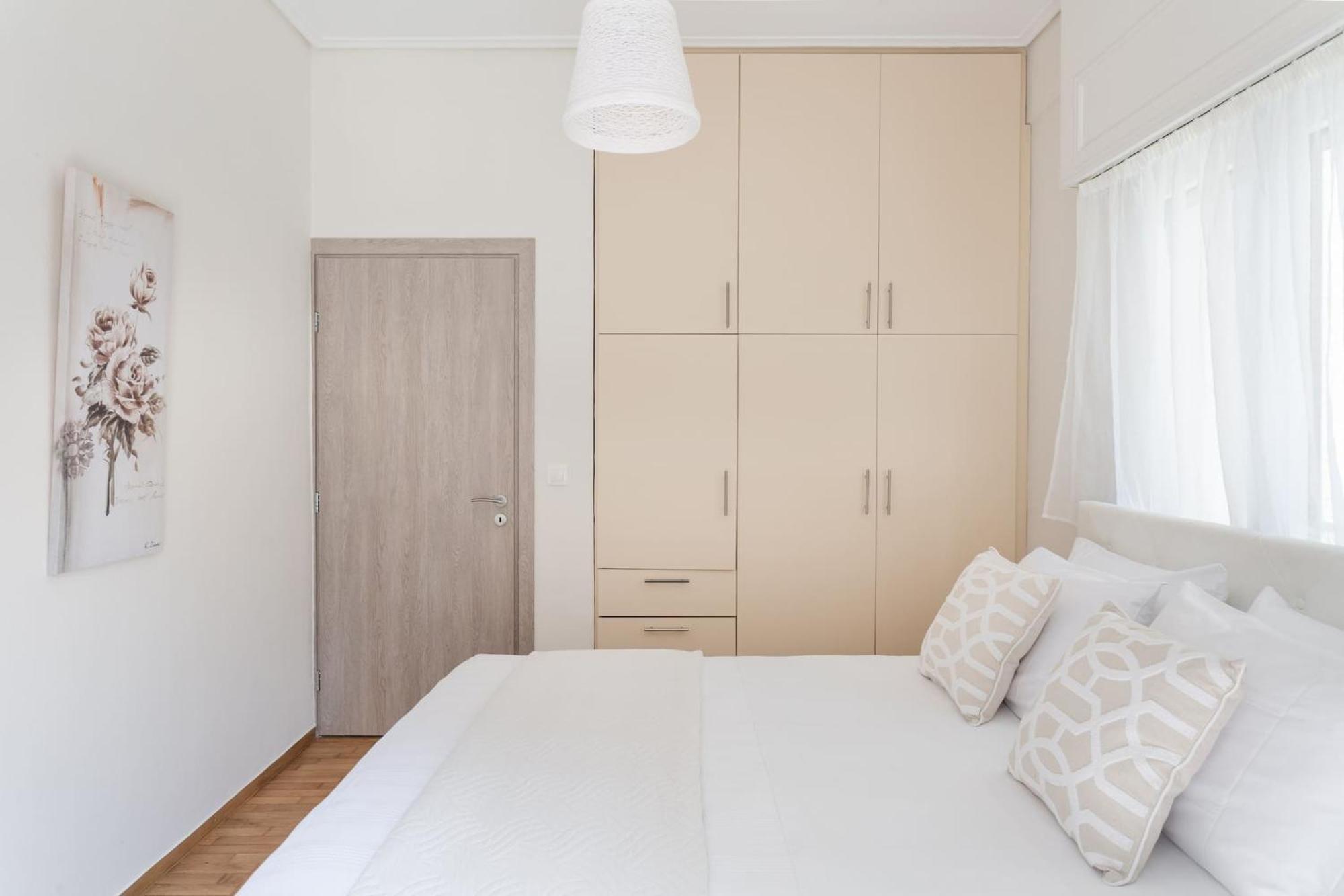 Explore History From A Chic Central Apartment Athens Exterior photo