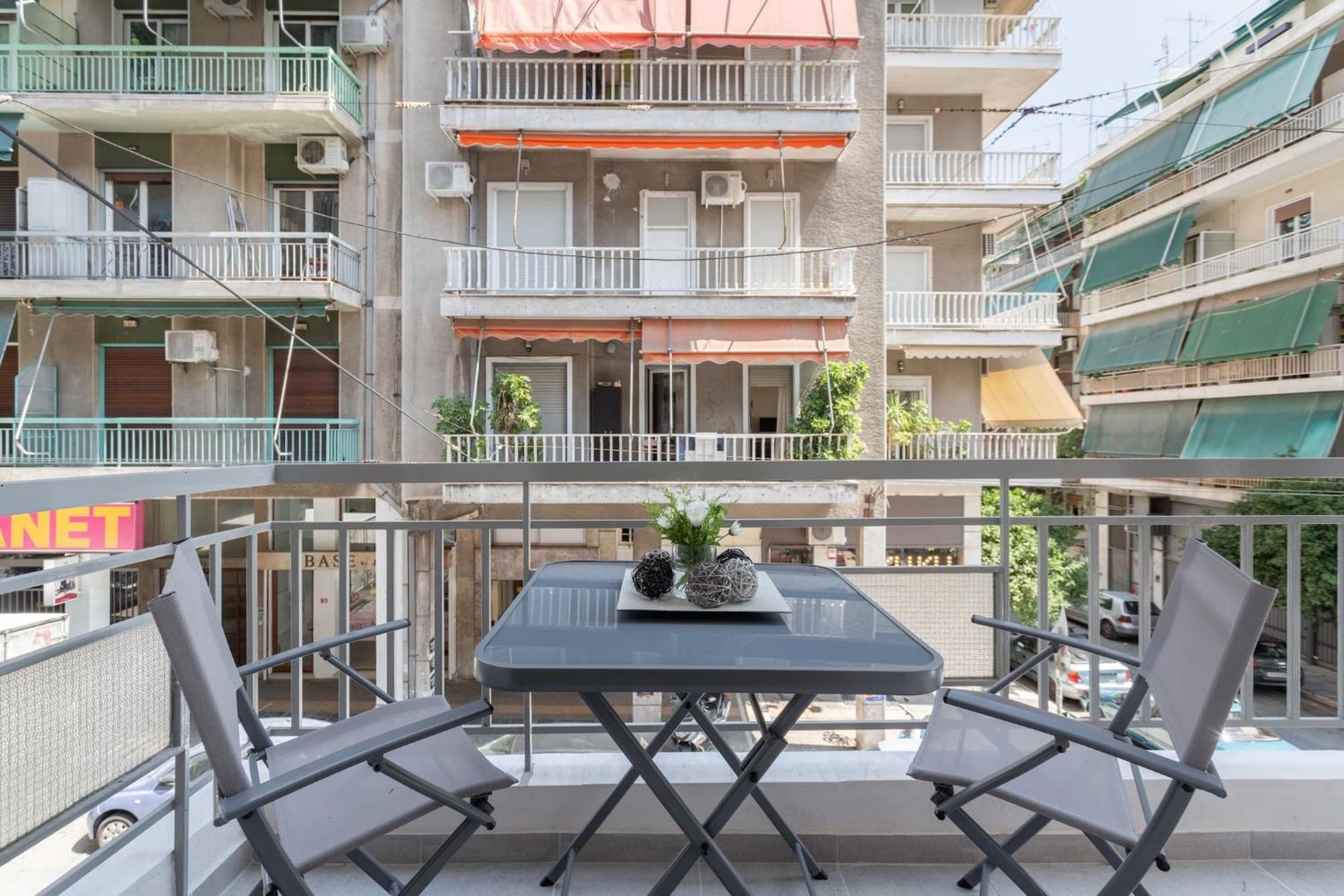 Explore History From A Chic Central Apartment Athens Exterior photo