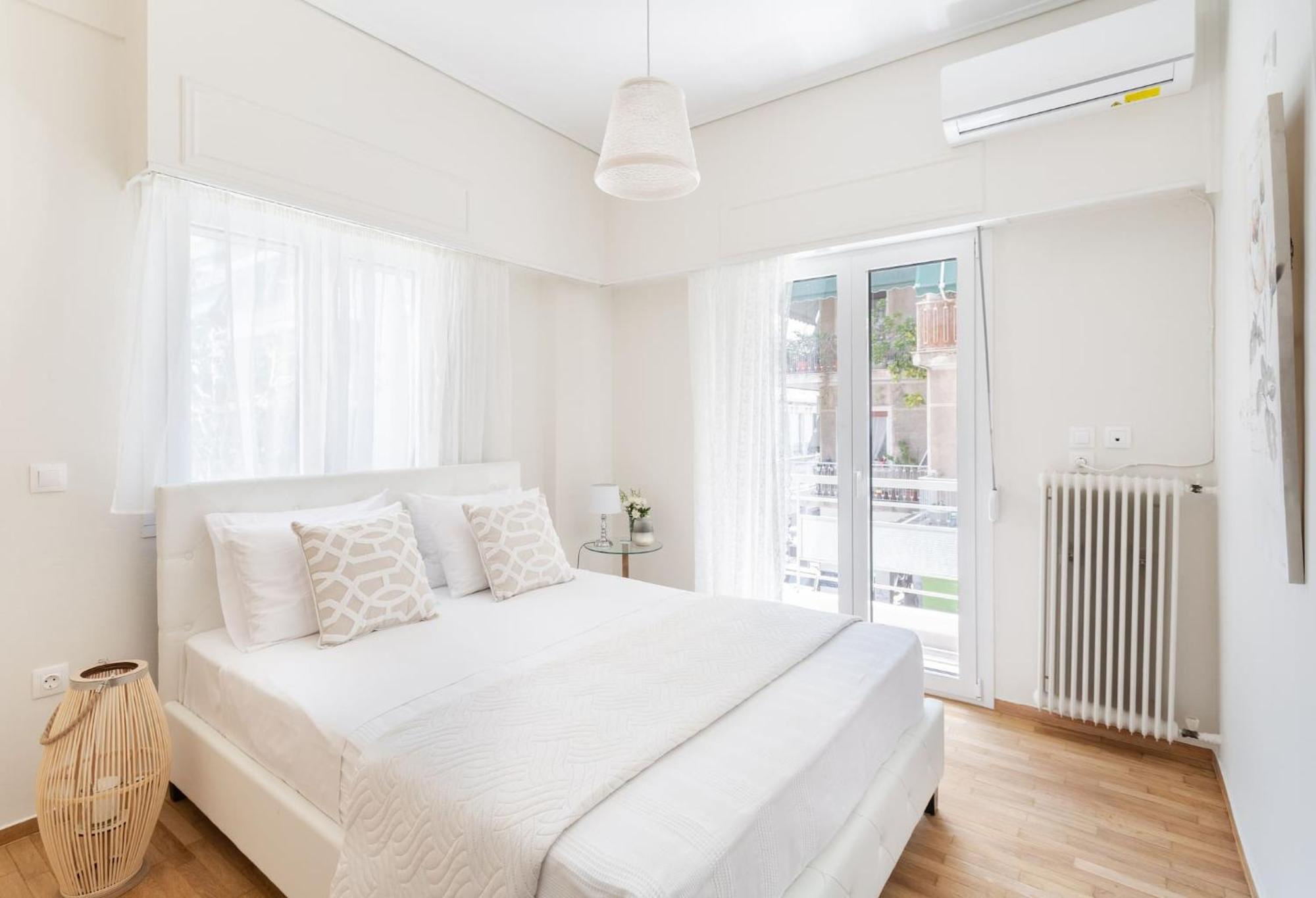 Explore History From A Chic Central Apartment Athens Exterior photo