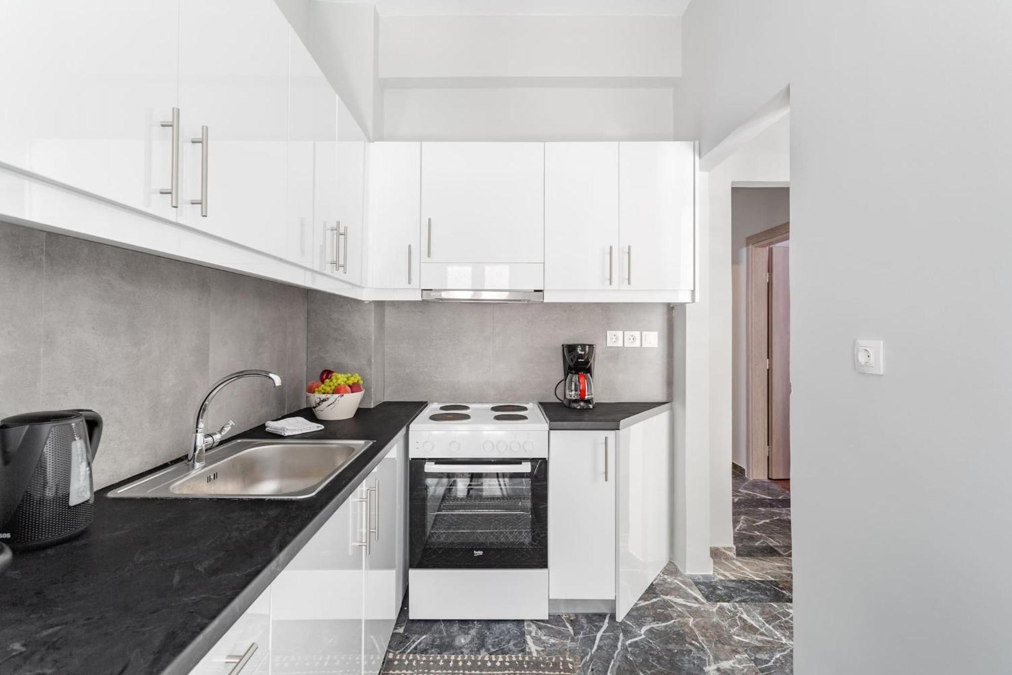 Explore History From A Chic Central Apartment Athens Exterior photo